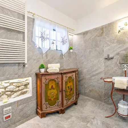 Villa I Tre Archi For 6 With Private Garden - Happy Rentals